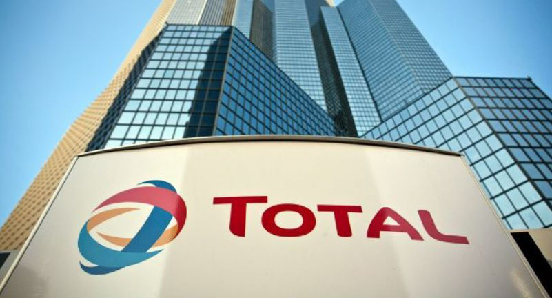 Французскую компанию Total обвиняют в поставках авиатоплива российской армии.