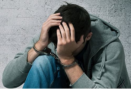 Minorul a fost condamnat la 3 ani de închisoare în penitenciar pentru minori. Sentinţa este cu drept de atac.