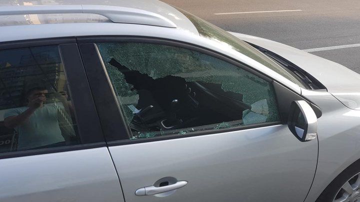 Житель Кишинева обнаружил свой автомобиль с разбитым стеклом.