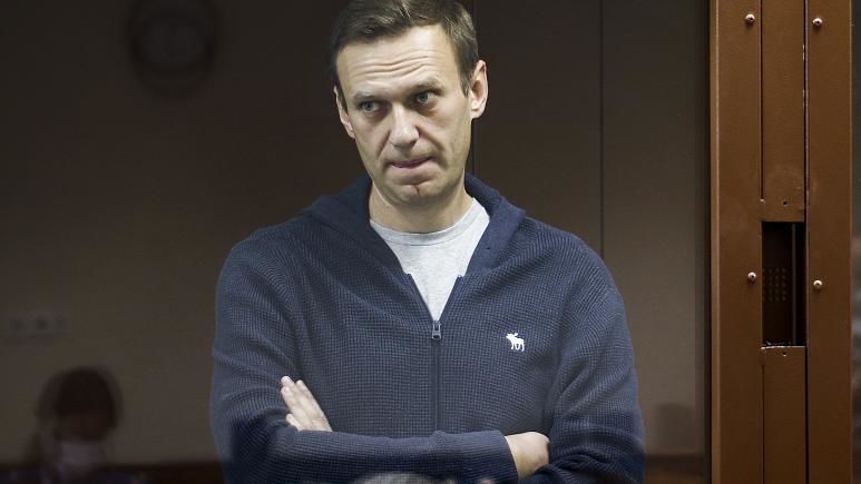 Навальному грозит новое дело за "оскорбительные высказывания".