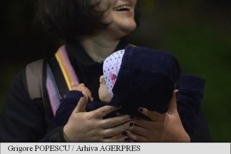 O femeie cu uter tranplantat a dat naștere unui copil sănătos. Foto: agerpres.ro