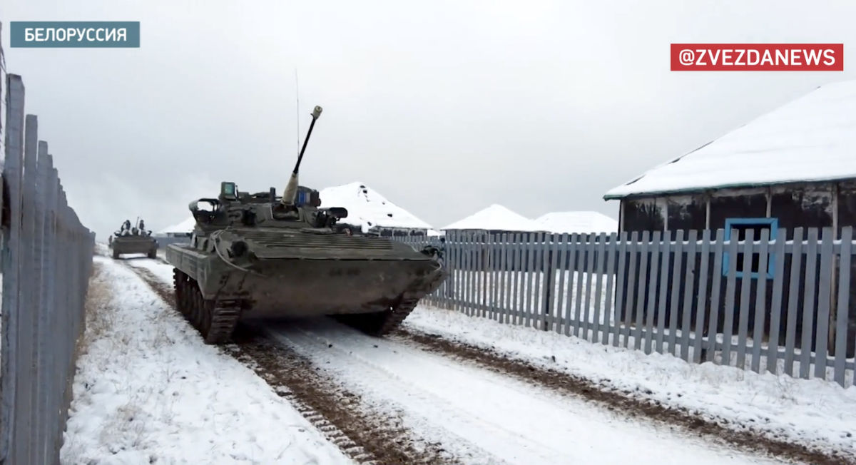 В Беларуси российскую военную технику перебрасывают ближе к границе с Украиной.