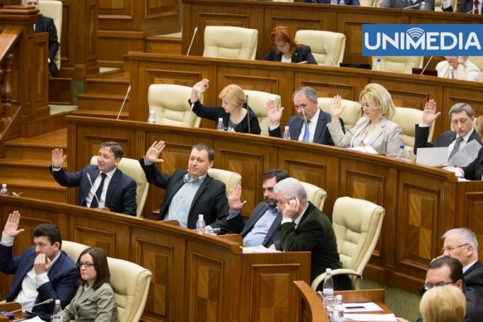 Fracțiunea Partidului Comuniștilor a decis să depună o nouă moțiune simplă.