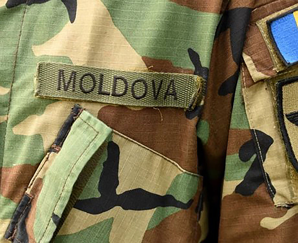 Минобороны предупреждает, что колонна военной техники проедет по дорогам РМ.