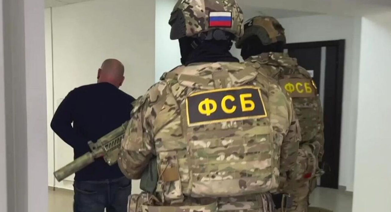ФСБ РФ утверждает, что раскрыла группу украинских диверсантов в Крыму.
