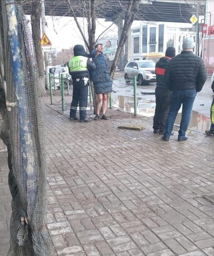 Буйный автовладелец также оказал сопротивление полицейским во время задержания.