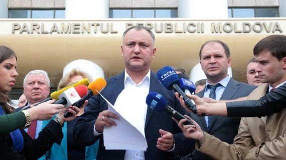 Парламент заблокируют, пока президент не подаст в отставку. Фото: facebook.com/dodon.igor1