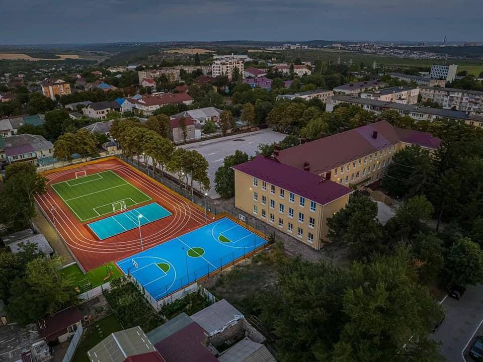 В Ставченах модернизировали многофункциональный стадион.