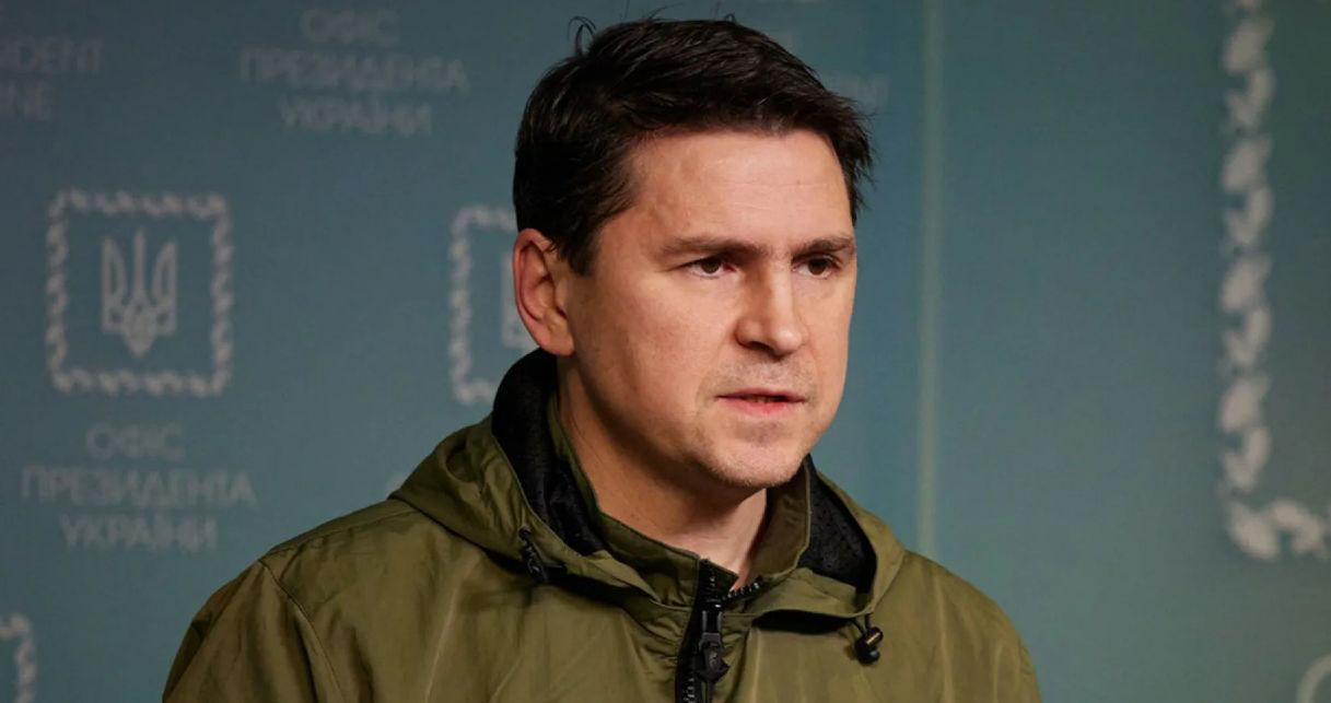 Подоляк: Вооруженные силы Украины пока не оставляют Бахмут.