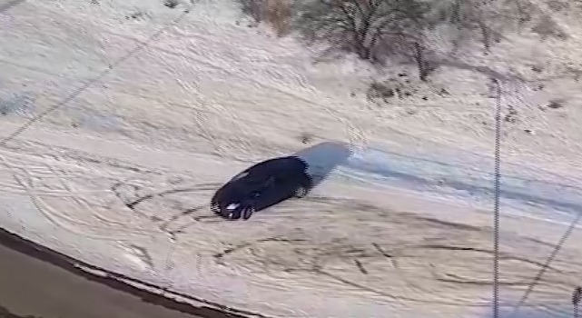 Дрифт столичного водителя на заснеженной дороге попал на видео.