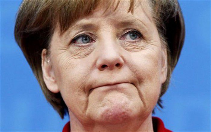 Un protestatar a adus o spânzurătoare pentru Angela Merkel la Dresda. Foto: telegraph.co.uk