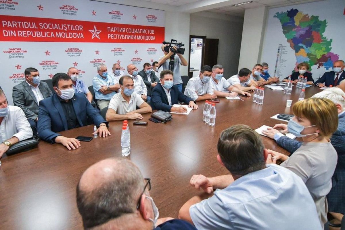 Социалисты подписали декларацию в поддержку правительства Кику.