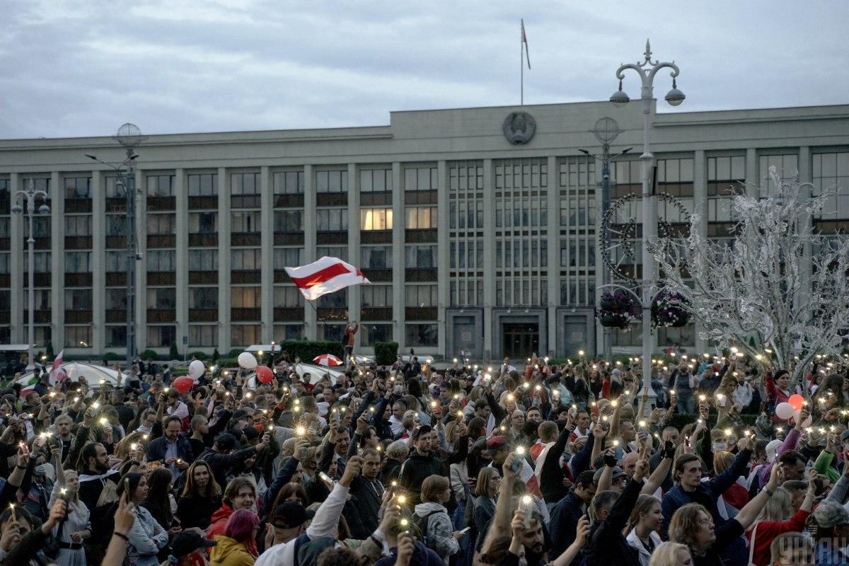 Протестующие готовятся к масштабным митингам в день рождения Лукашенко. Фото: unian.net.