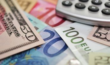 Евро и доллар подорожают по отношению к молдавскому лею.