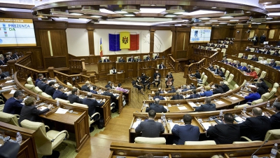 10 candidați electorali care potrivit legii urmau să degreveze din funcţiile publice deţinute, nu au făcut-o până acum.