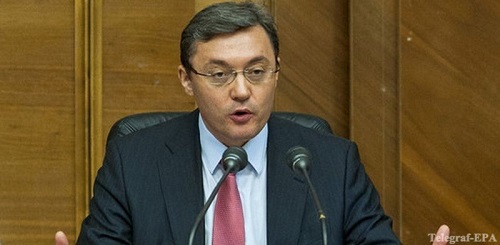 Корман, запретил Петренко участвовать в заседании органа, так как "депутаты парламента не могут участвовать во всех заседаниях всех комитетов всех международных органов.
