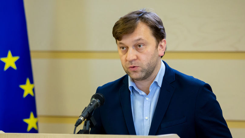 Алайба предложил увеличить число рабочих часов для иностранных студентов.