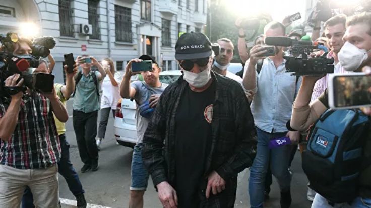 Адвокат сообщил об отказе Ефремова признать вину в ДТП.