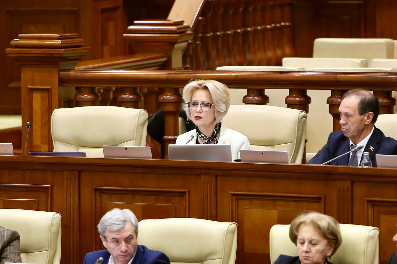 Blocul Comuniștilor și Socialiștilor propune limitarea salariilor funcționarilor publici.