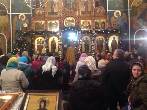 Sluja de Crăciun: Mii de enoriași au mers la biserică să se roage