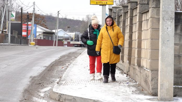 В Бельцах часть тротуаров не обработали противоскользящими средствами.