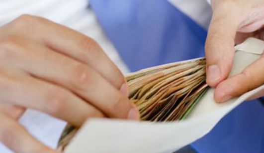 Bugetul de stat pierde anual aproximativ 5,6 miliarde de lei din cauza salariilor “în plic”. Foto: trm.md