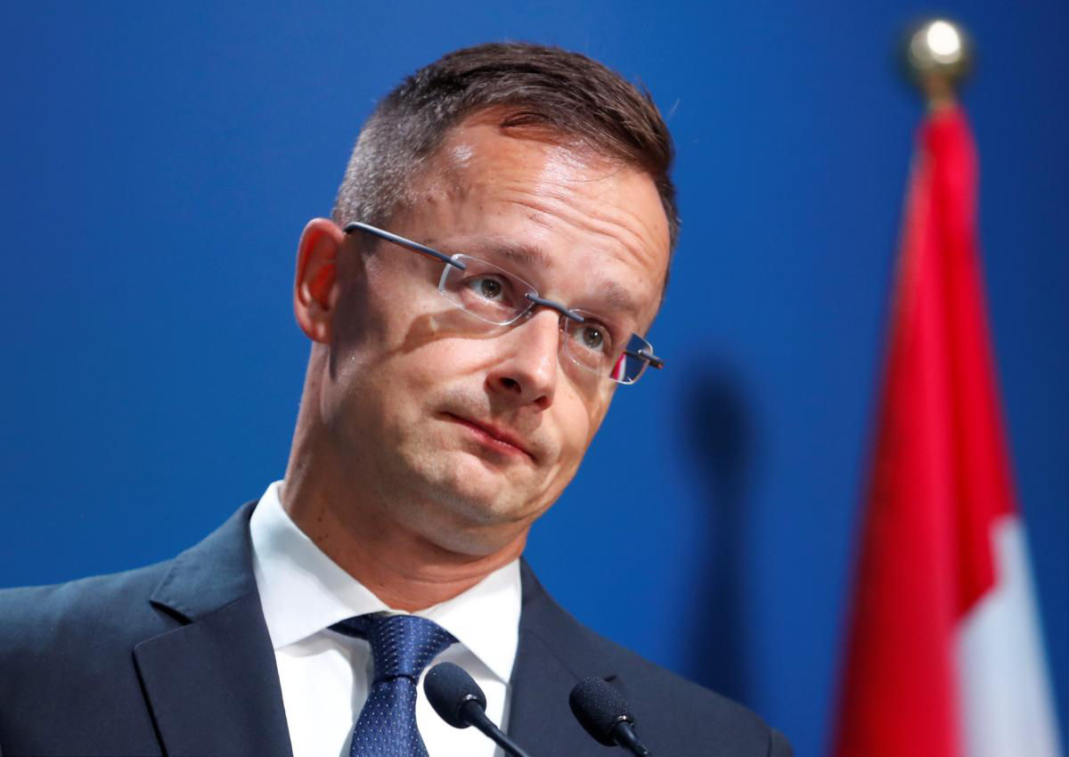 Венгрия заявила, что по-прежнему выступает против запрета на поставки нефти и газа из РФ.