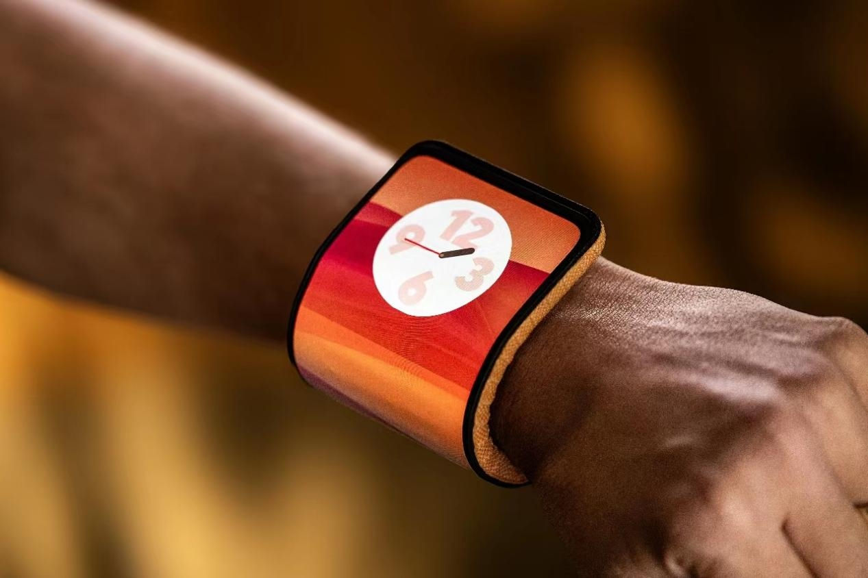Представлена Motorola, которую можно носить на руке.