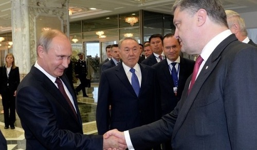 Глава украинского государства Петр Порошенко по окончании телефонной беседы с российским президентом Владимиром Путиным заявил, что возможно соглашение о прекращении огня на востоке Украины.
