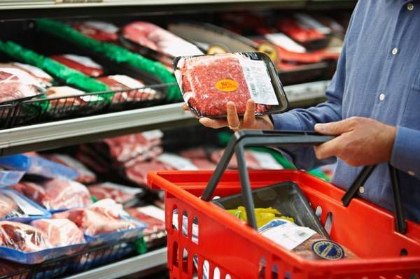 7.500 de lei amendă pentru un magazin care vindea carne expirată de 6 ani. 