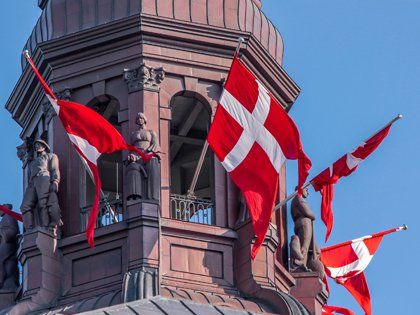 Два министра правительства Дании ушли в отставку.
