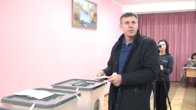 Бывший примар Кишинева Дорин Киртоакэ проголосовал на парламентских выборах. 