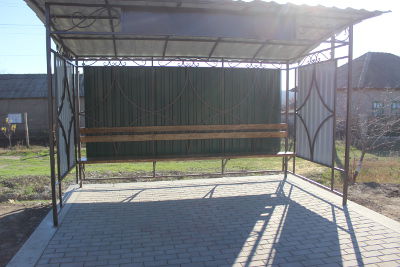 Удобные, закрытые и компактные остановки, установлены на ряде улиц.
