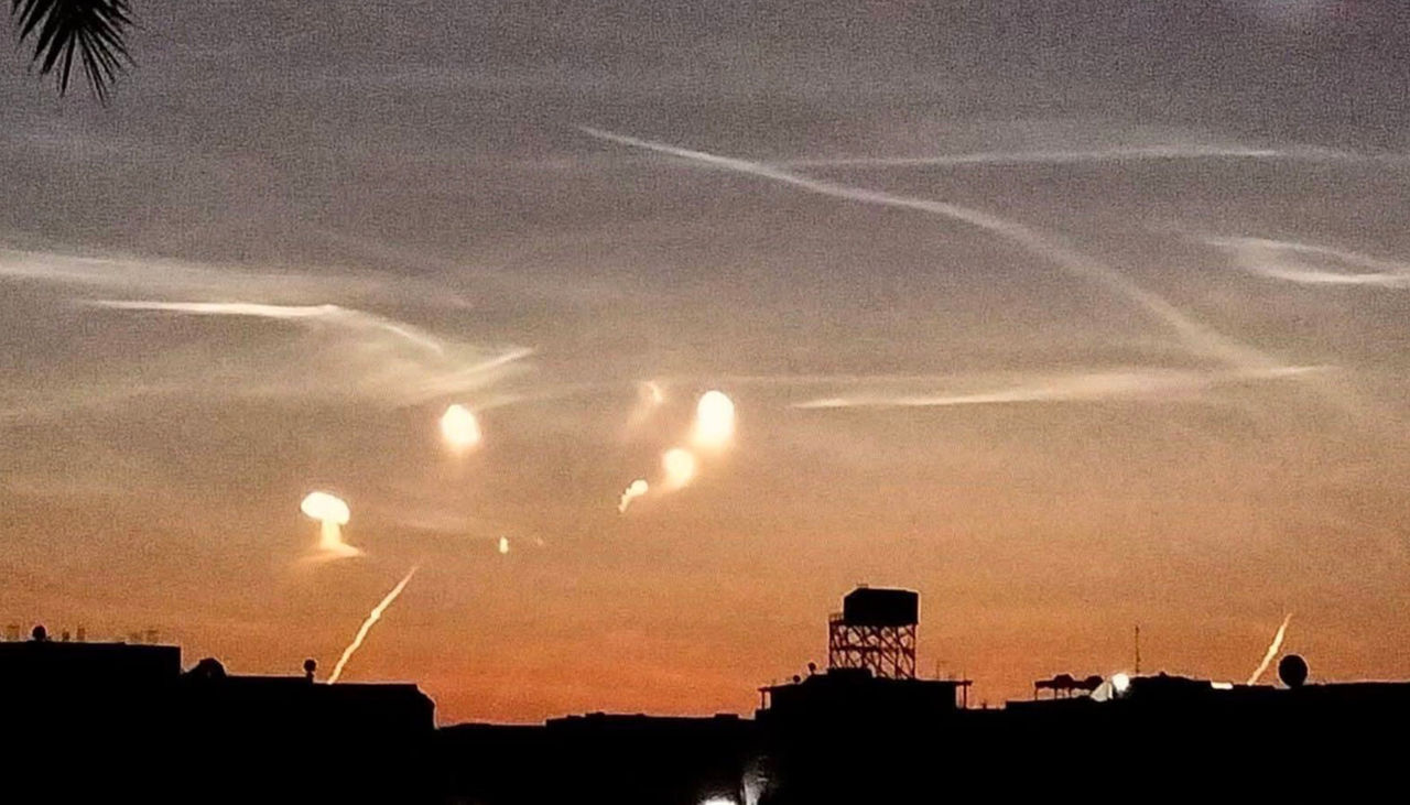 Explozii, observate deasupra Egiptului pe fondul atacurilor reciproce dintre Iran și Israel.