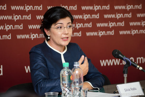 Сильвия Раду сообщила, что решение баллотироваться в президенты было принято ей потому, что „нужно изменить положение дел в стране."