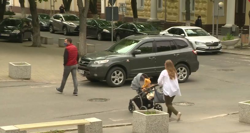 На кишинёвских улицах снова стерлась дорожная разметка.