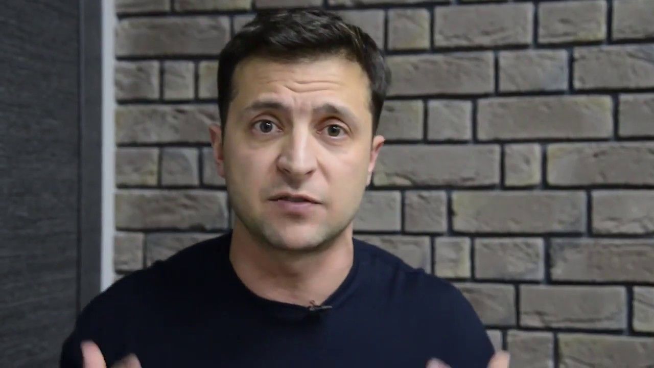 Зеленский призвал пересмотреть языковую политику на Украине.