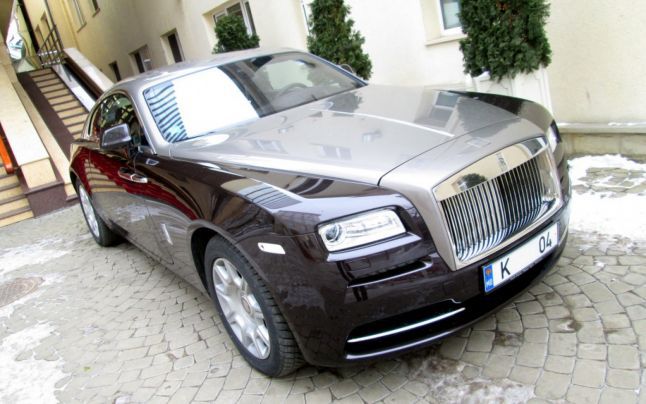 Pentru importul acestui Rolls-Royce Renato Usatâi a achitat în 2013 la buget 430.000 de lei. Dacă importa maşina după 1 ianuarie 2014 făcea o economie de 170.000 de lei FOTO autogespot.com