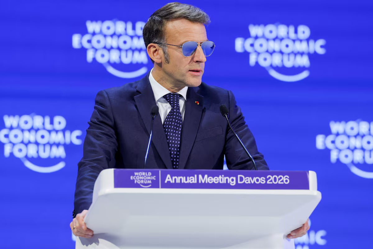 Acțiunile producătorului de ochelari iVision Tech au crescut cu 28% datorită imaginii lui Macron.