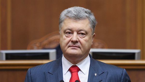 Украинские националисты потребовали посадить Порошенко.