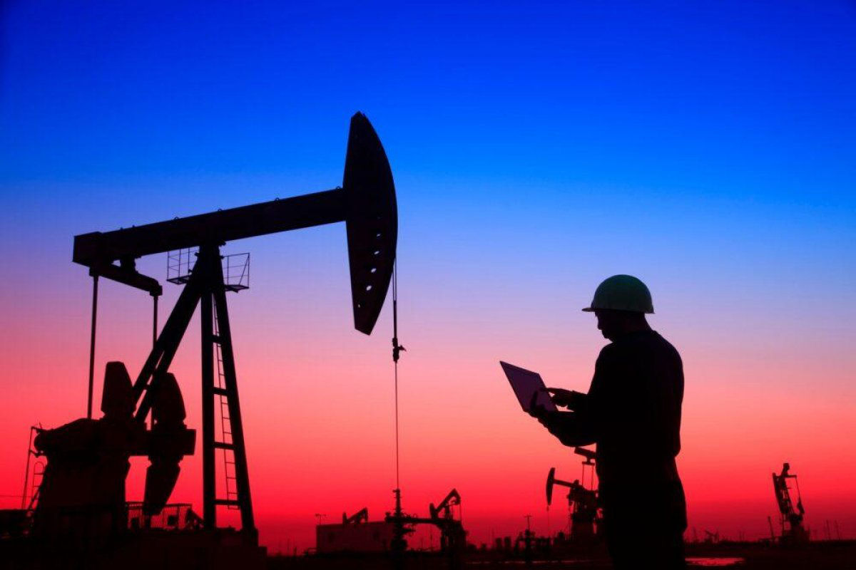Эстония предложит ЕС понизить потолок цен на нефть из РФ.
