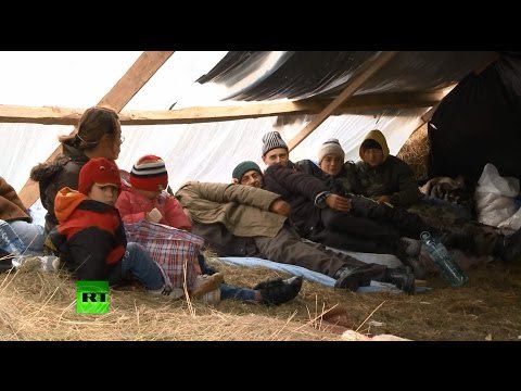 Протестующие местные жители и защитники окружающей среды разбили лагерь и, несмотря на непогоду, никуда не уходят. Фото: rt.com