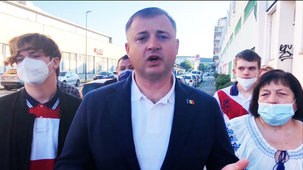 Кавкалюк проголосовал в Италии вместе с матерью и детьми.
