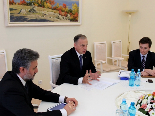 Mircea Geoana se afla astazi intr-o vizita de lucru la Chisinau.