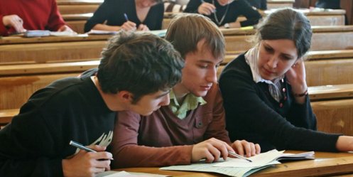 По мнению депутата Ирины Яровой, от нынешних неправильных учебников ребенок тупеет, и его становится легко оболванивать.