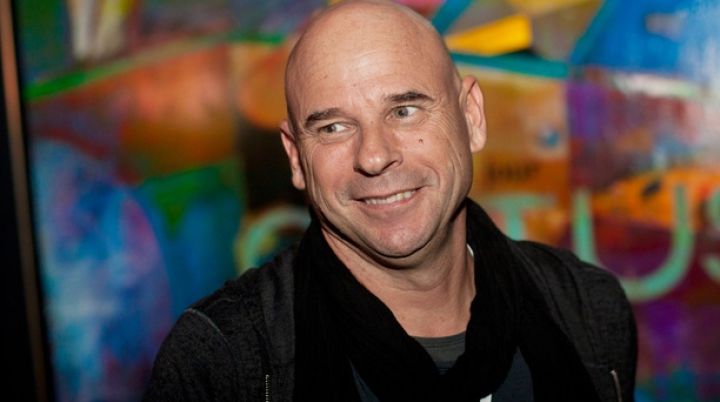 Canadianul Guy Laliberté, fondatorul Cirque du Soleil, şi-a început cariera în lumea circului pe străzi.