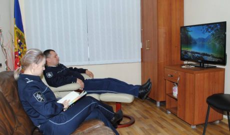 Poliţiştii vor avea parte de masaj relaxant şi consiliere psihologică la locul de muncă. Foto: igp.gov.md
