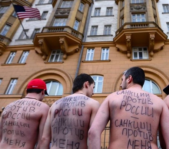 Этот опрос прошел на фоне силовой операции на юго-востоке Украины.