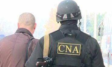В Дрокии полицейский вымогал у выпившего водителя 45 000 леев.