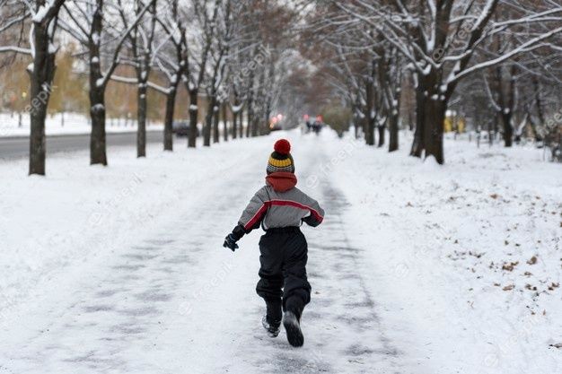 В Бендерах на скользкой дороге автомобиль сбил 3-летнего мальчика.